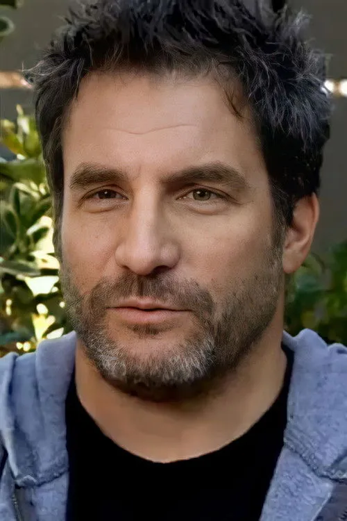 Adam Davidson Yönetmen Profil Görseli