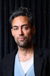 Alex Hassell Oyuncu Profil Görseli