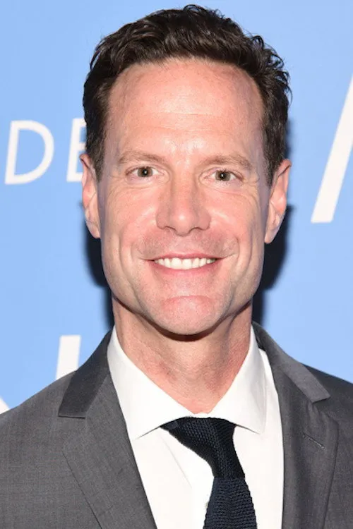 Alex Holmes Yönetmen Profil Görseli