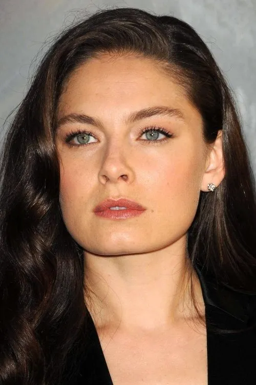 Alexa Davalos Oyuncu Profil Görseli