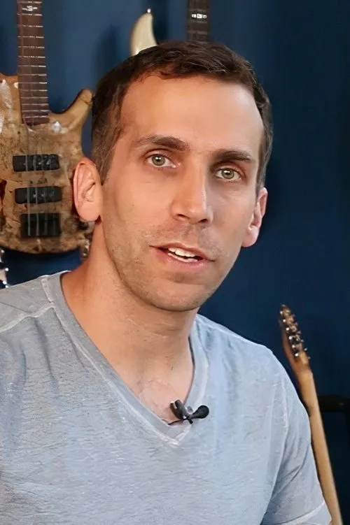 Amos Heller Oyuncu Profil Görseli