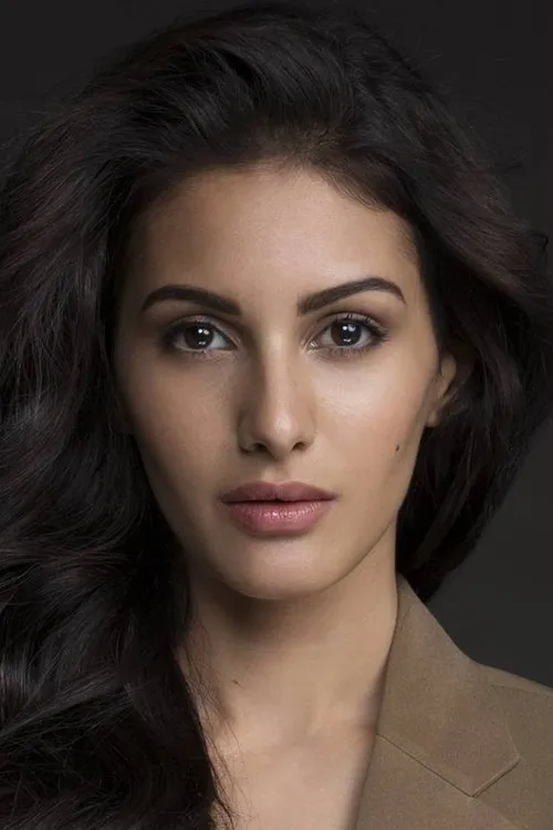 Amyra Dastur Oyuncu Profil Görseli