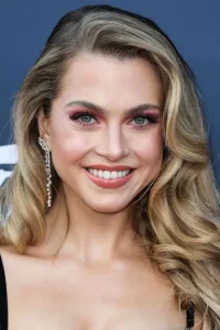 Anne Winters Oyuncu Profil Görseli