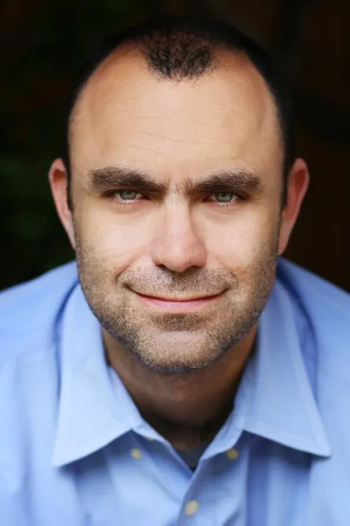 Aron Eli Coleite Yönetmen Profil Görseli