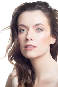 Ashlynn Yennie Oyuncu Profil Görseli