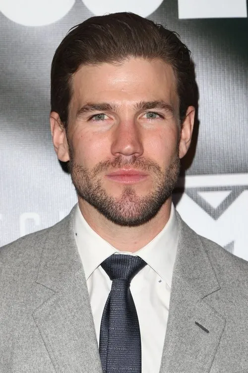 Austin Stowell Oyuncu Profil Görseli