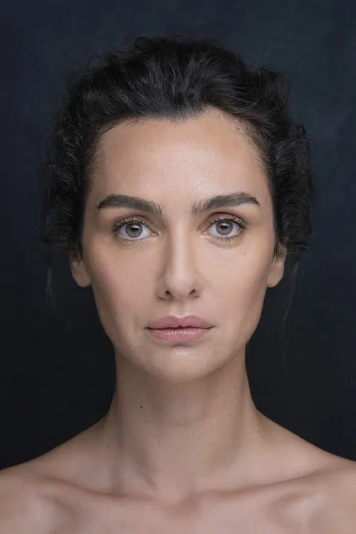 Birce Akalay Oyuncu Profil Görseli