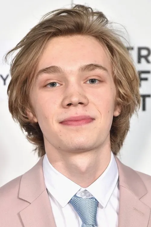 Charlie Plummer Oyuncu Profil Görseli