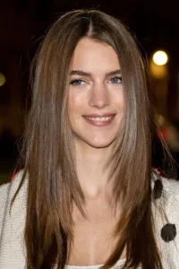 Chloe East Oyuncu Profil Görseli