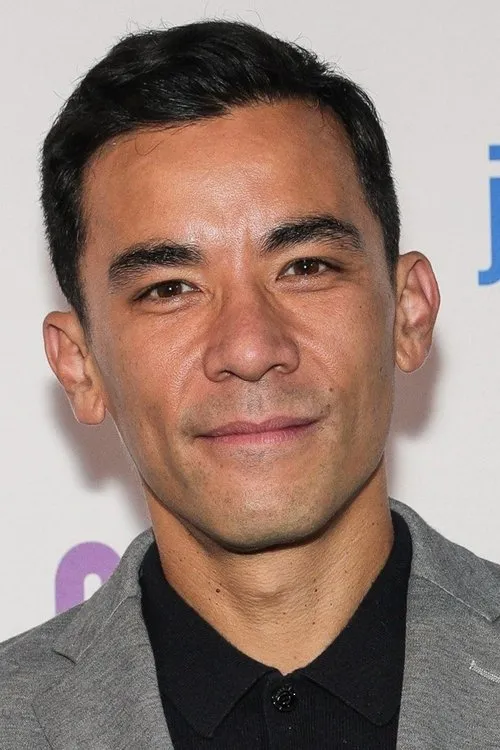 Conrad Ricamora Oyuncu Profil Görseli