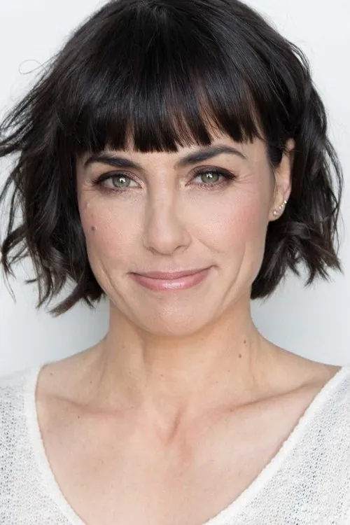 Constance Zimmer Oyuncu Profil Görseli