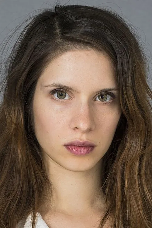 Daphné Patakia Oyuncu Profil Görseli