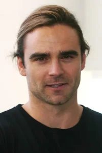 Dustin Clare Oyuncu Profil Görseli