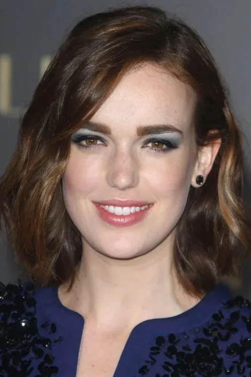 Elizabeth Henstridge Oyuncu Profil Görseli