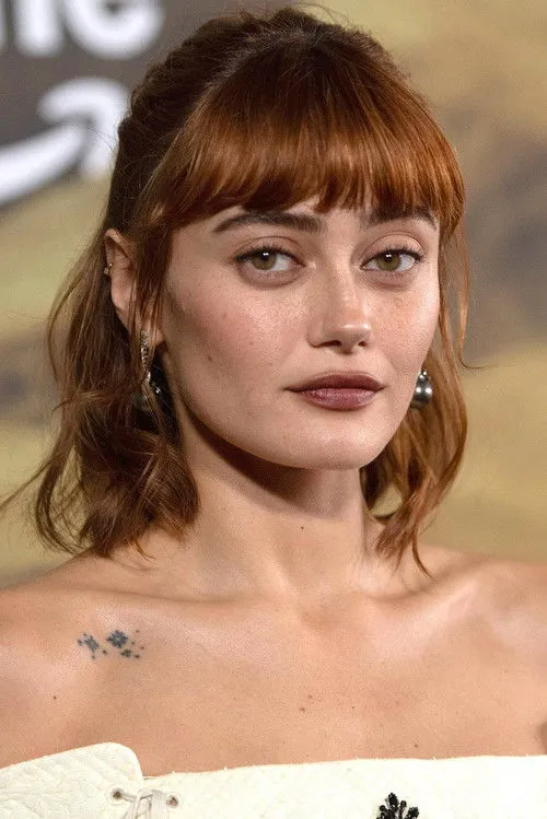 Ella Purnell Oyuncu Profil Görseli