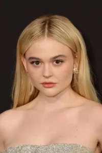 Emily Alyn Lind Oyuncu Profil Görseli