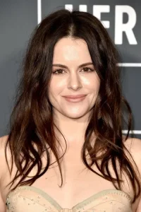 Emily Hampshire Oyuncu Profil Görseli