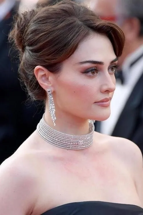 Esra Bilgiç Oyuncu Profil Görseli