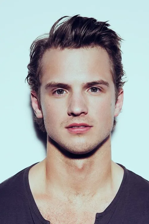 Freddie Stroma Oyuncu Profil Görseli