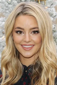 Hassie Harrison Oyuncu Profil Görseli