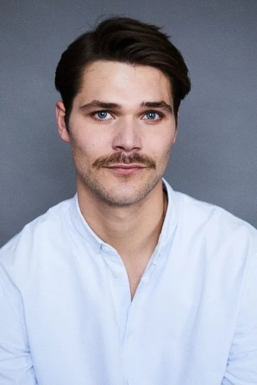 Henning Flüsloh Oyuncu Profil Görseli