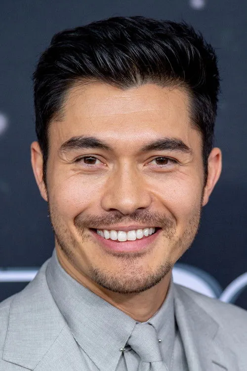 Henry Golding Oyuncu Profil Görseli