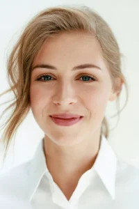 Hermione Corfield Oyuncu Profil Görseli