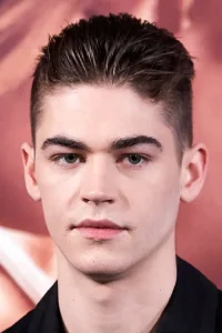 Hero Fiennes Tiffin Oyuncu Profil Görseli