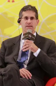 John T. Kretchmer Yönetmen Profil Görseli