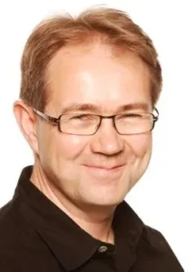 Jon East Yönetmen Profil Görseli