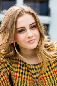 Josephine Langford Oyuncu Profil Görseli