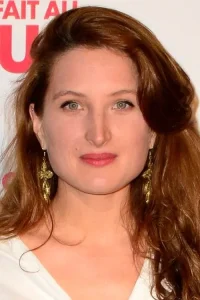 Julia Piaton Oyuncu Profil Görseli