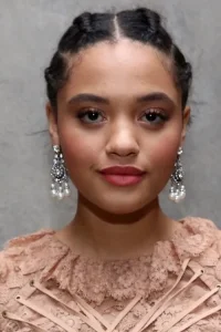 Kiersey Clemons Oyuncu Profil Görseli