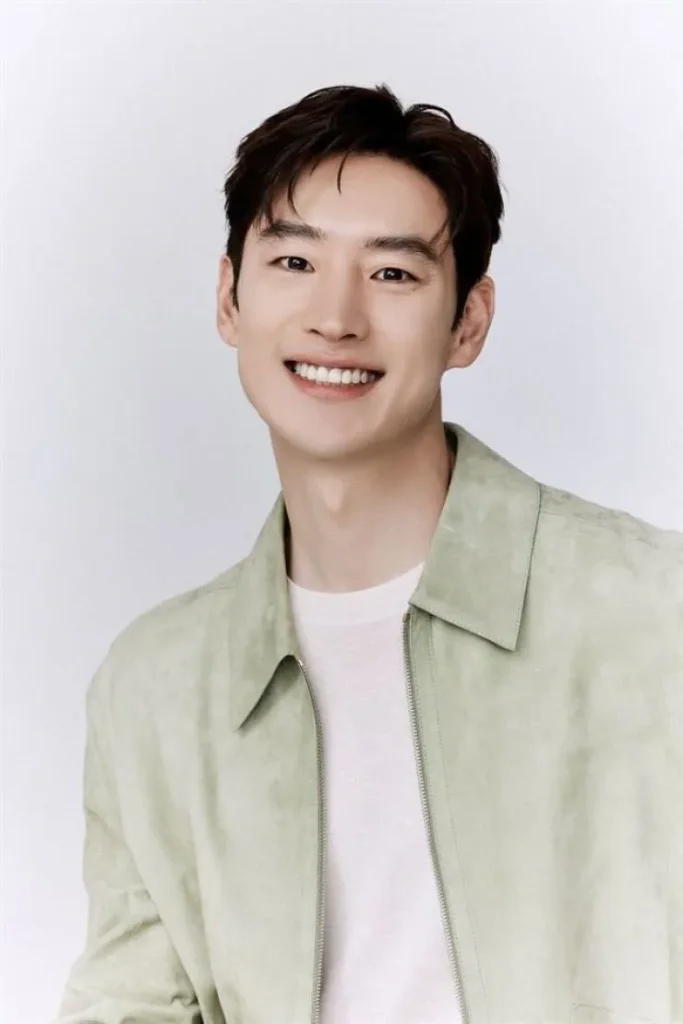 Lee Je-hoon Oyuncu Profil Görseli