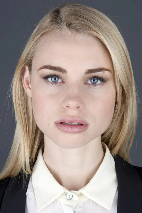 Lucy Fry Oyuncu Profil Görseli