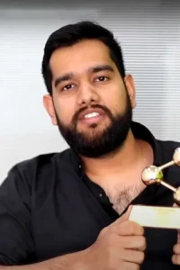 Mihir Desai Yönetmen Profil Görseli