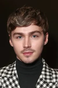 Miles Heizer Oyuncu Profil Görseli