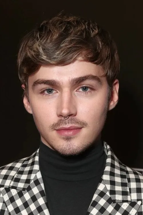 Miles Heizer Oyuncu Profil Görseli