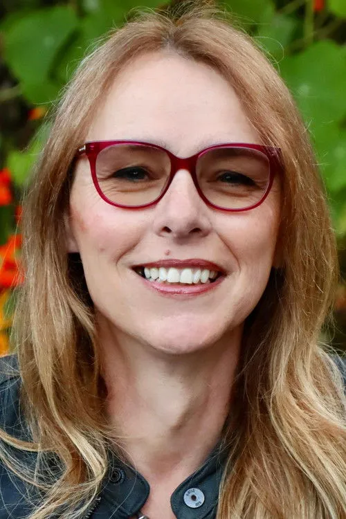 MJ Bassett Yönetmen Profil Görseli