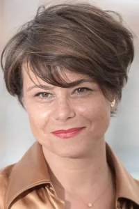 Mounia Meddour Yönetmen Profil Görseli