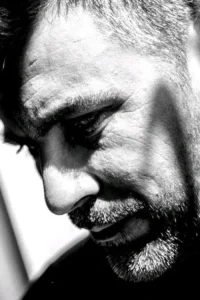 Néstor F. Dennis Yönetmen Profil Görseli