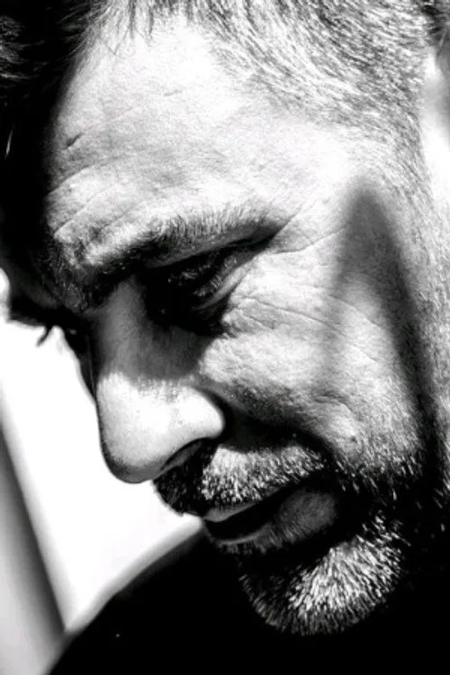 Néstor F. Dennis Yönetmen Profil Görseli