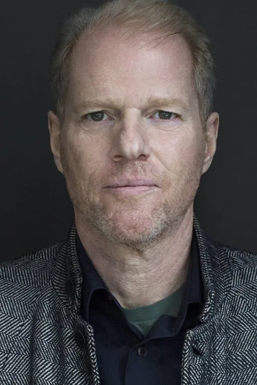 Noah Emmerich Oyuncu Profil Görseli