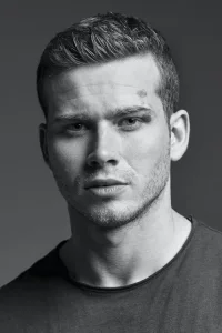 Oliver Stark Oyuncu Profil Görseli