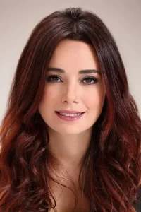 Özgü Namal Oyuncu Profil Görseli