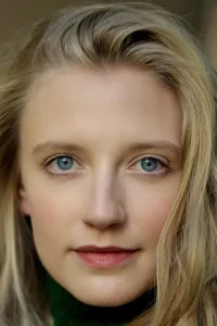 Poppy Lee Friar Oyuncu Profil Görseli