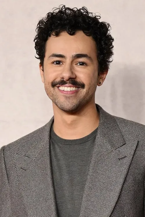 Ramy Youssef Yönetmen Profil Görseli