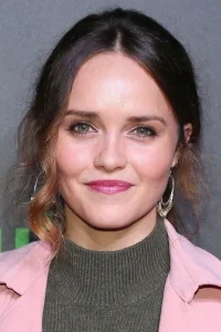 Rebecca Breeds Oyuncu Profil Görseli