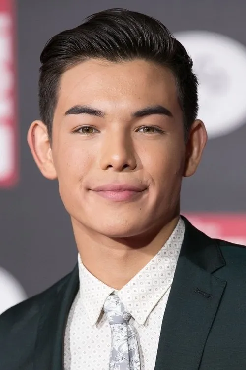Ryan Potter Oyuncu Profil Görseli