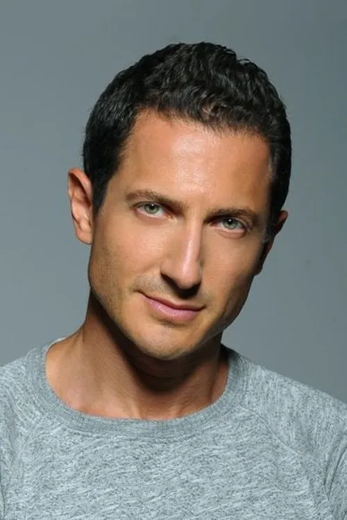 Sasha Roiz Oyuncu Profil Görseli